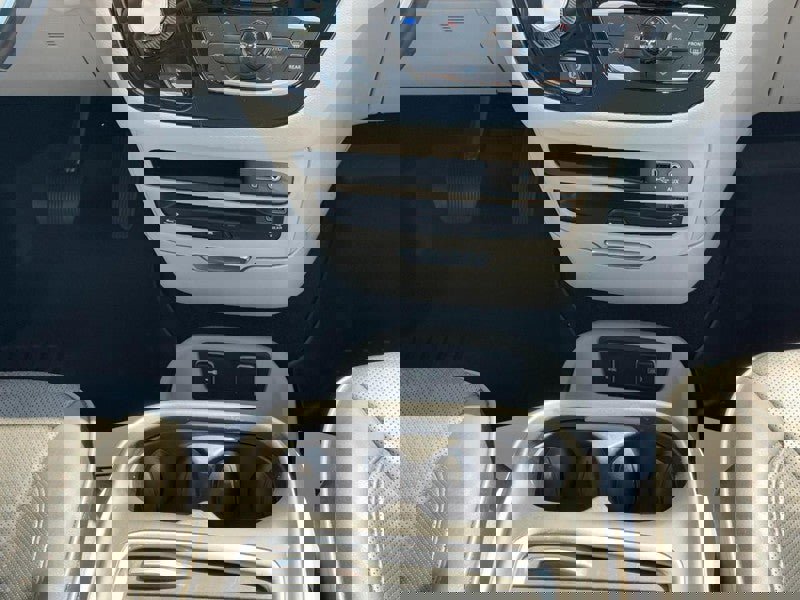 Used 2019 Chrysler Pacifica Limited w/ Tire & Wheel Group image 17