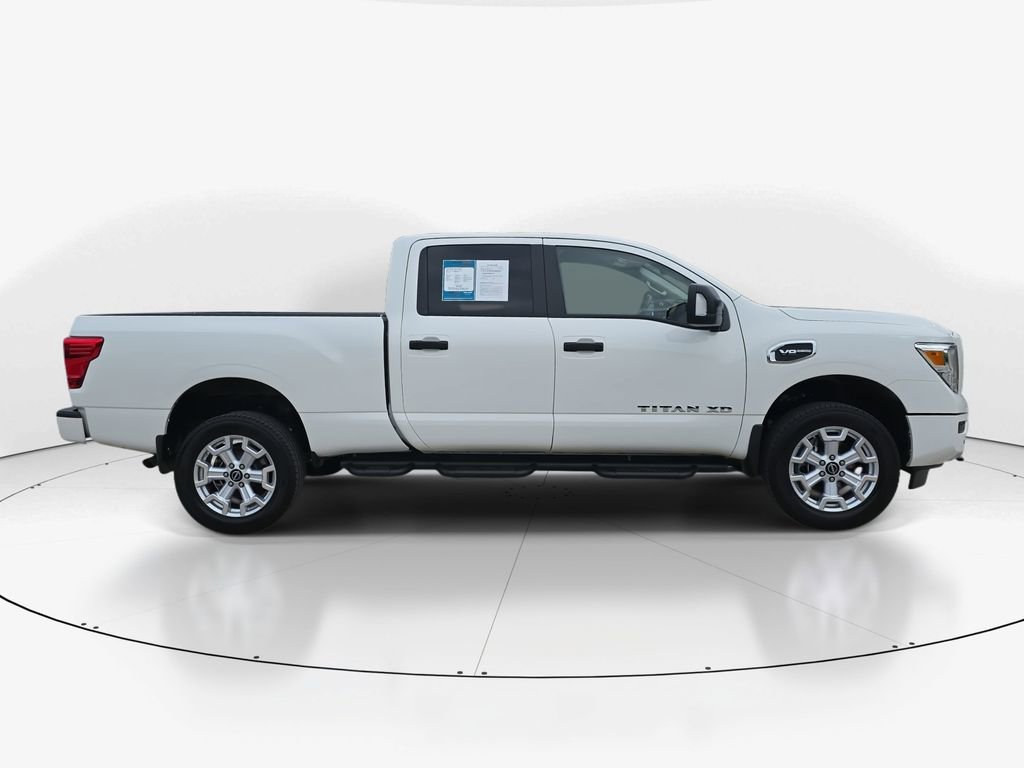 Used 2024 Nissan Titan SV w/ SV Convenience Package image 3