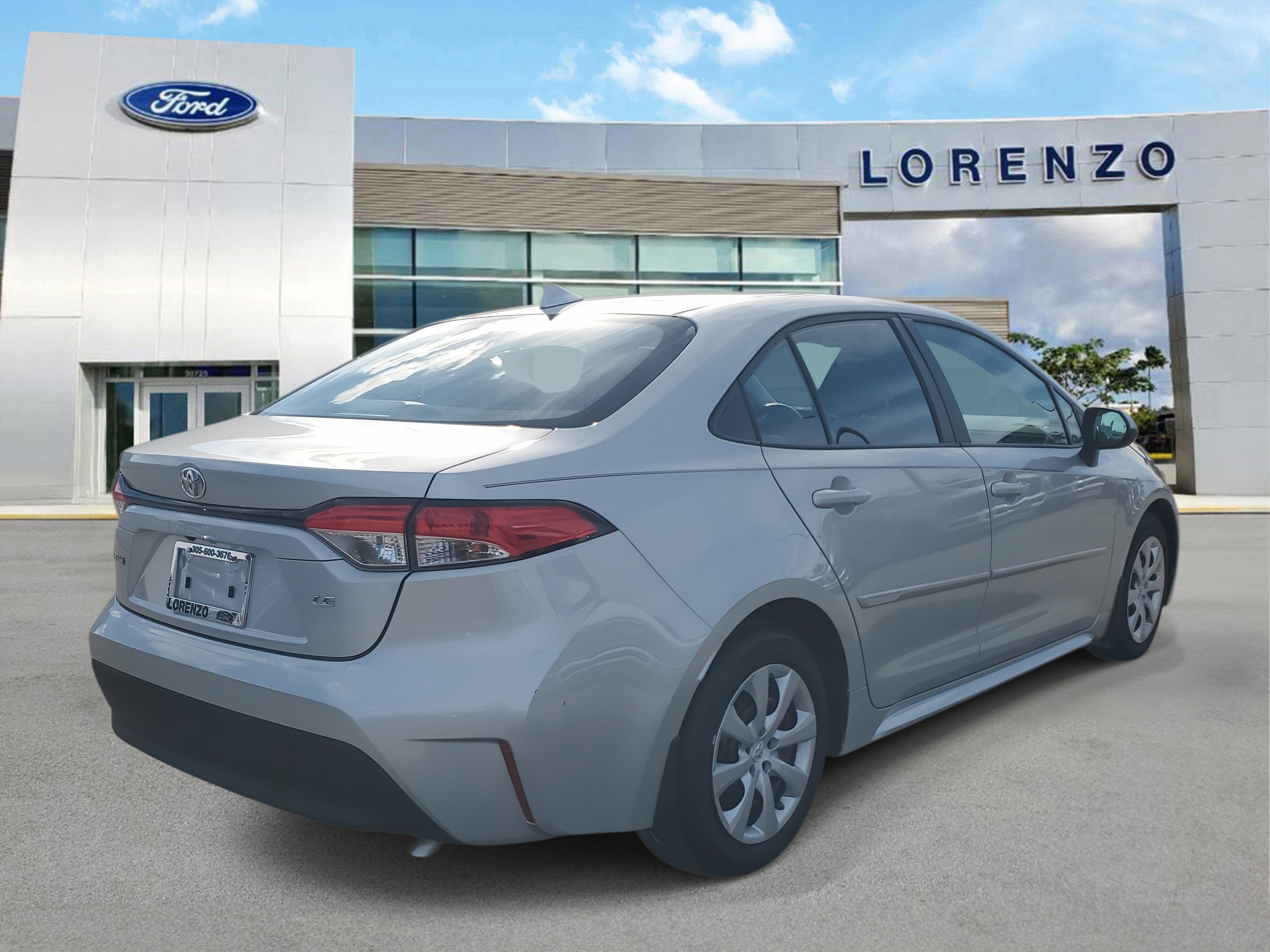 Used 2024 Toyota Corolla LE image 3