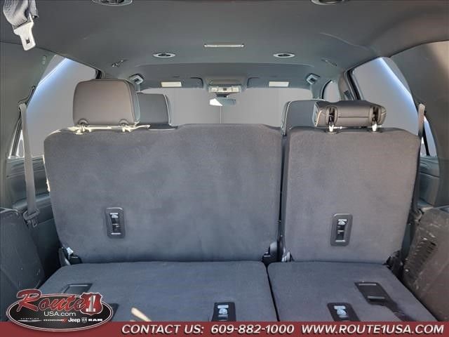 Used 2024 GMC Yukon SLT AWD/4WD image 8