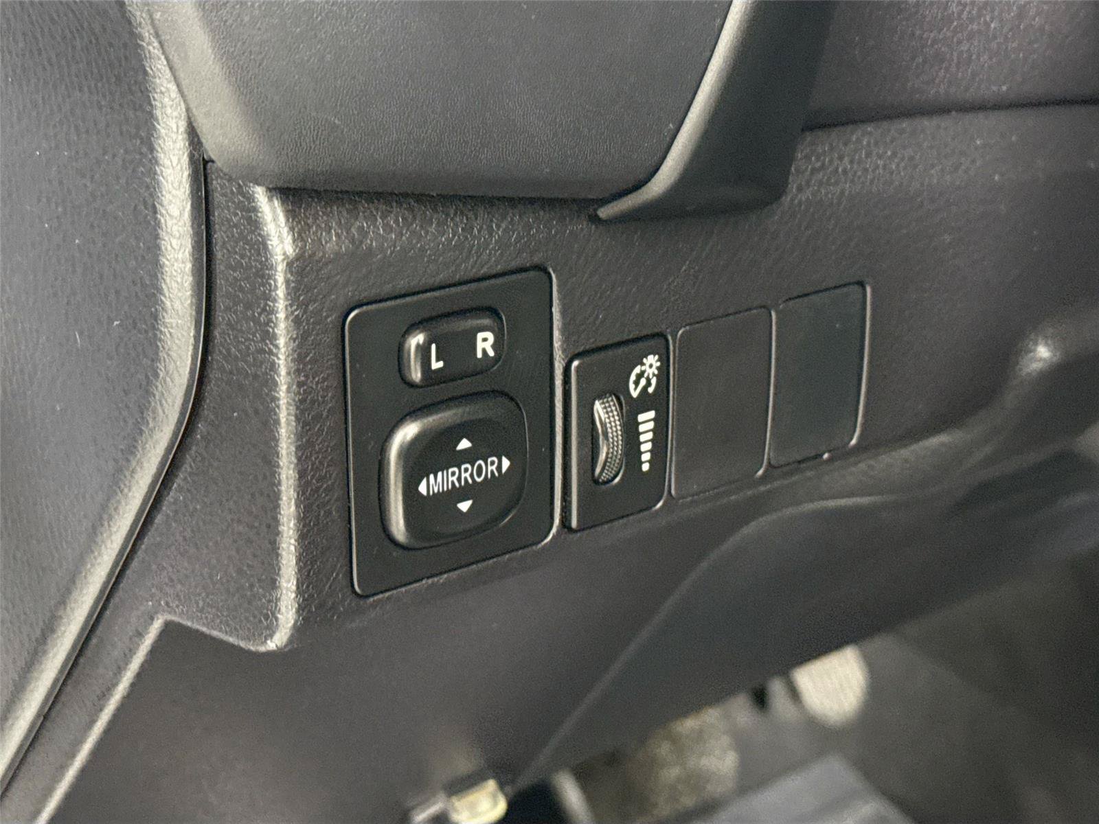 Used 2017 Toyota Corolla XLE w/ Carpet Mat Package (TMS) FWD image 15