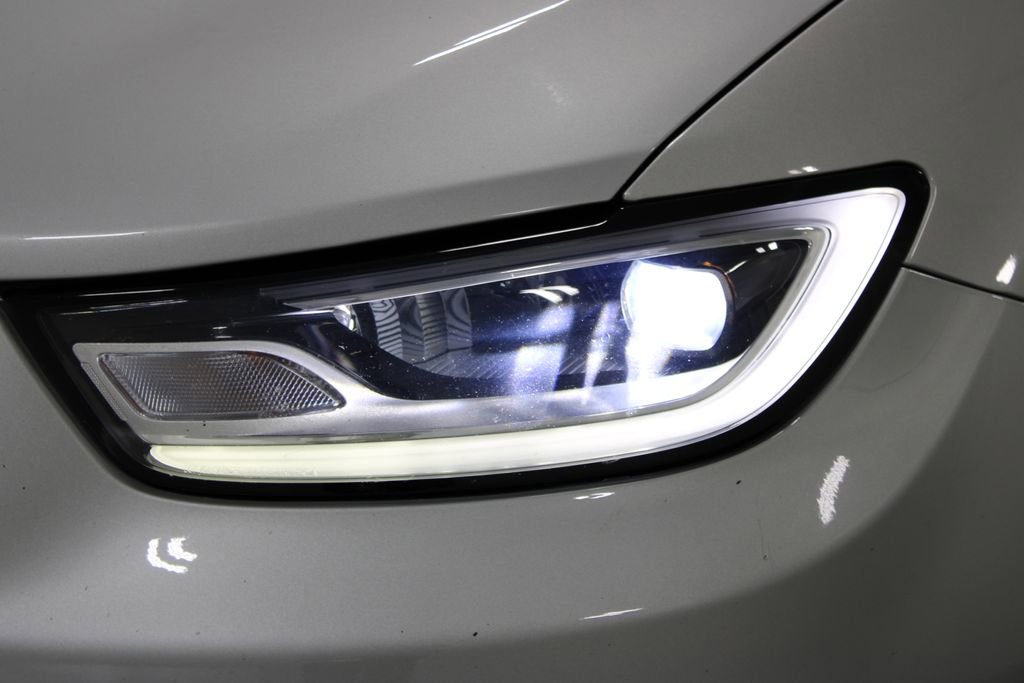 Used 2024 Chrysler Pacifica Touring-L image 13