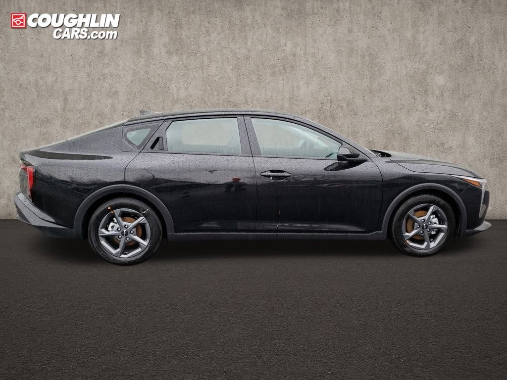 New 2025 Kia K4 LXS image 9