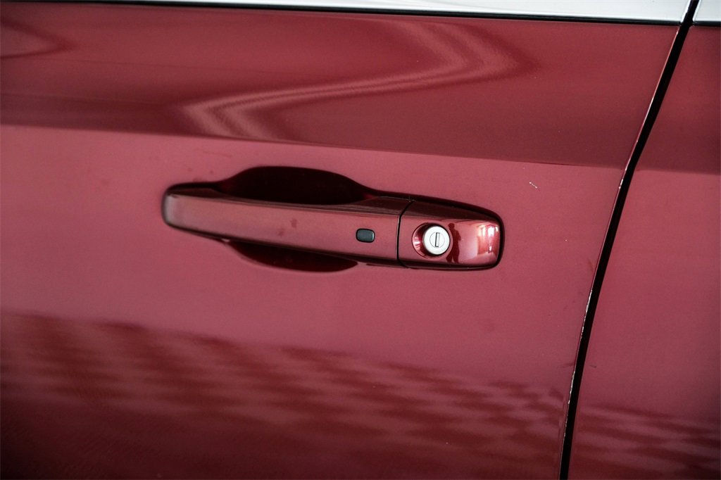 Used 2018 Chrysler 300 Touring L image 41