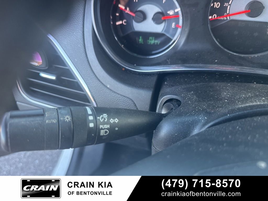 Used 2013 Chrysler 200 Touring FWD image 25