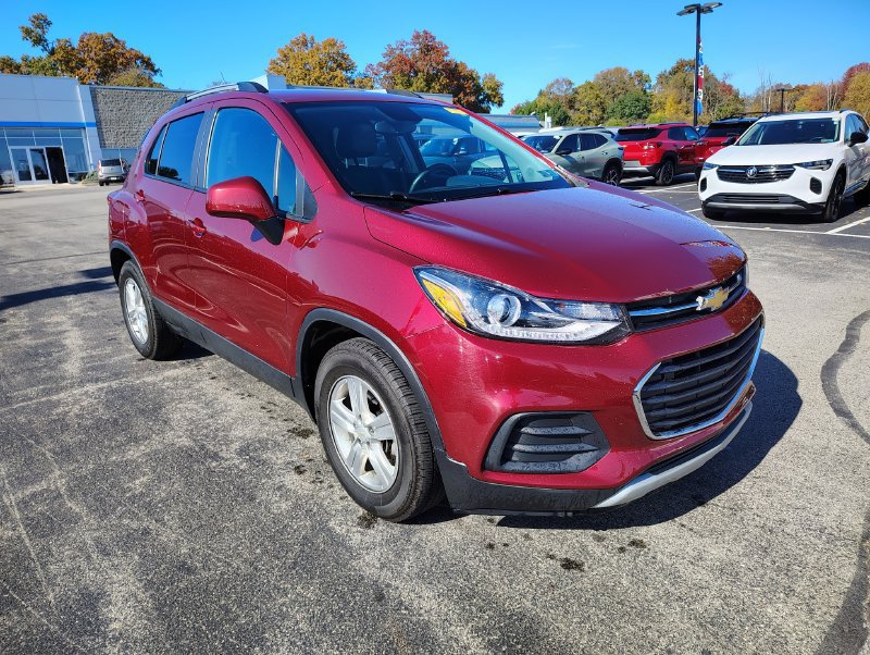 Used 2021 Chevrolet Trax LT w/ Driver Confidence Package FWD image 3