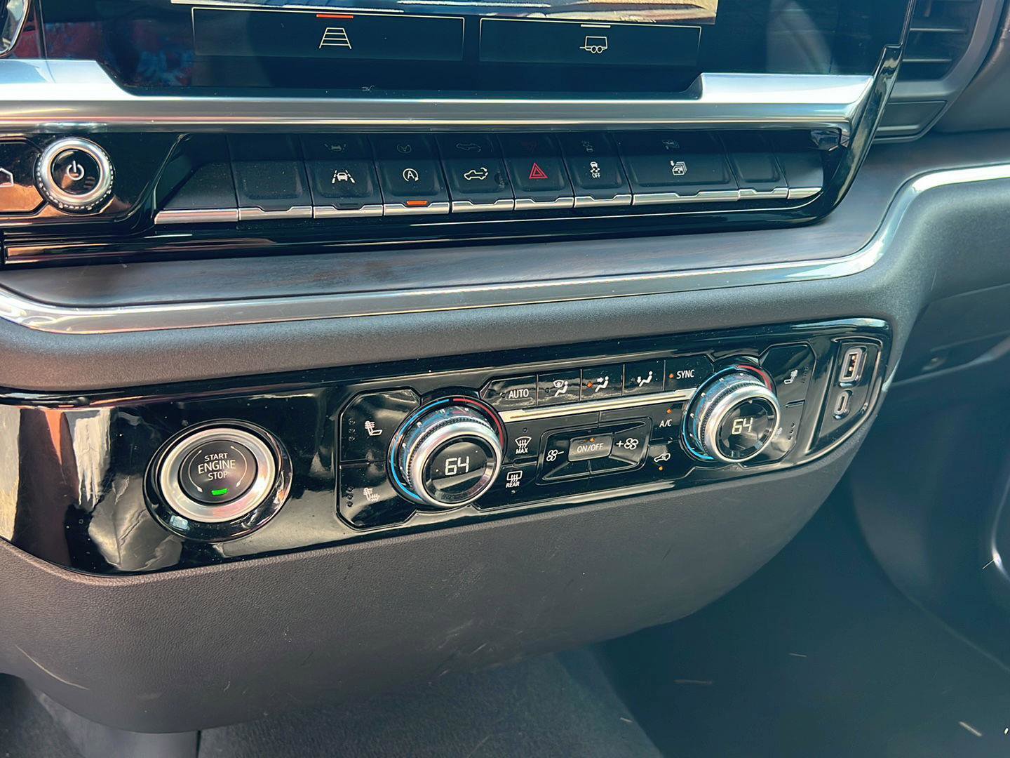 Used 2024 GMC Sierra 1500 SLT image 28