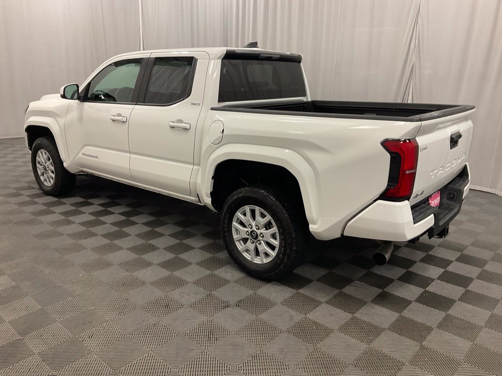 Used 2025 Toyota Tacoma SR5 AWD/4WD image 7