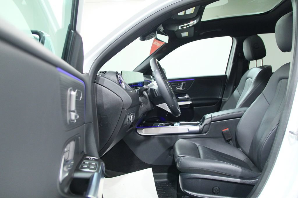 Used 2025 Mercedes-Benz GLB 250 4MATIC image 5