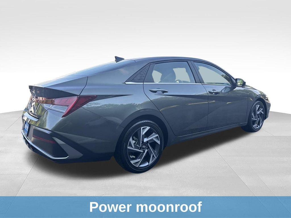 Used 2025 Hyundai Elantra SEL FWD image 11