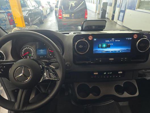 Used 2025 Mercedes-Benz Sprinter 2500 image 9