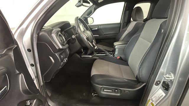 Used 2022 Toyota Tacoma TRD Sport w/ TRD Premium Sport Package AWD/4WD image 11