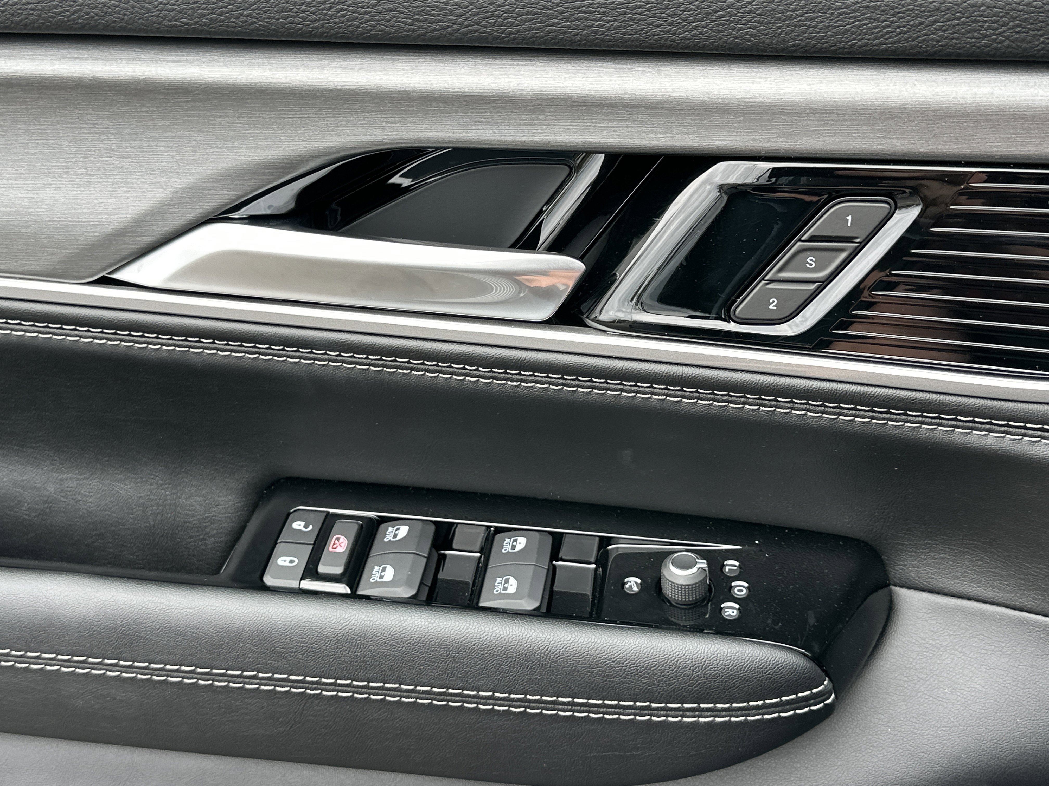 New 2026 Jeep Grand Wagoneer Limited AWD/4WD image 12