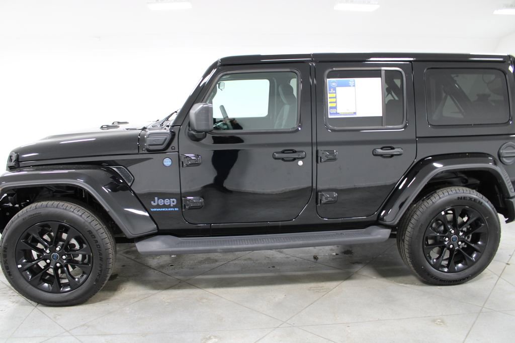 Used 2025 Jeep Wrangler Sahara 4xe image 6