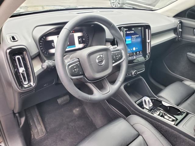 Certified 2023 Volvo XC40 B5 Plus w/ Driver Assist Package AWD/4WD image 16