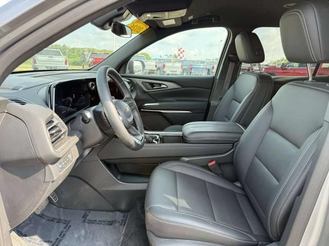 Used 2026 Chevrolet Traverse LT AWD/4WD image 11