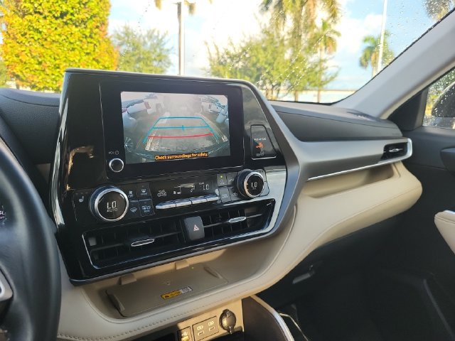 Used 2025 Toyota Highlander XLE AWD/4WD image 21