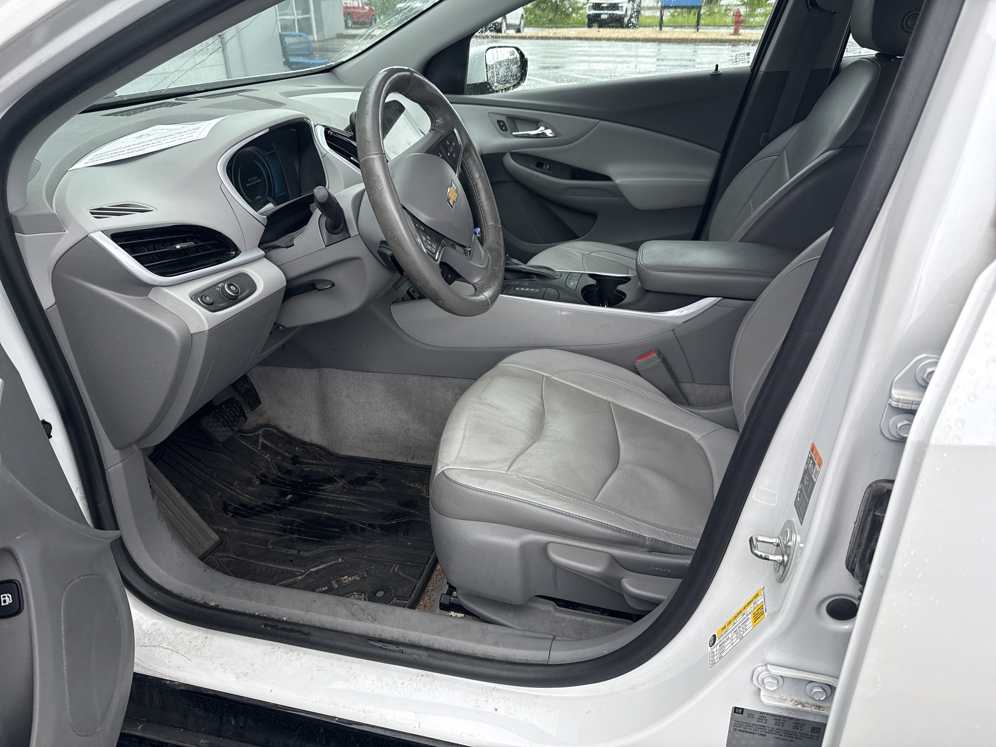 Used 2017 Chevrolet Volt LT w/ Comfort Package FWD image 9