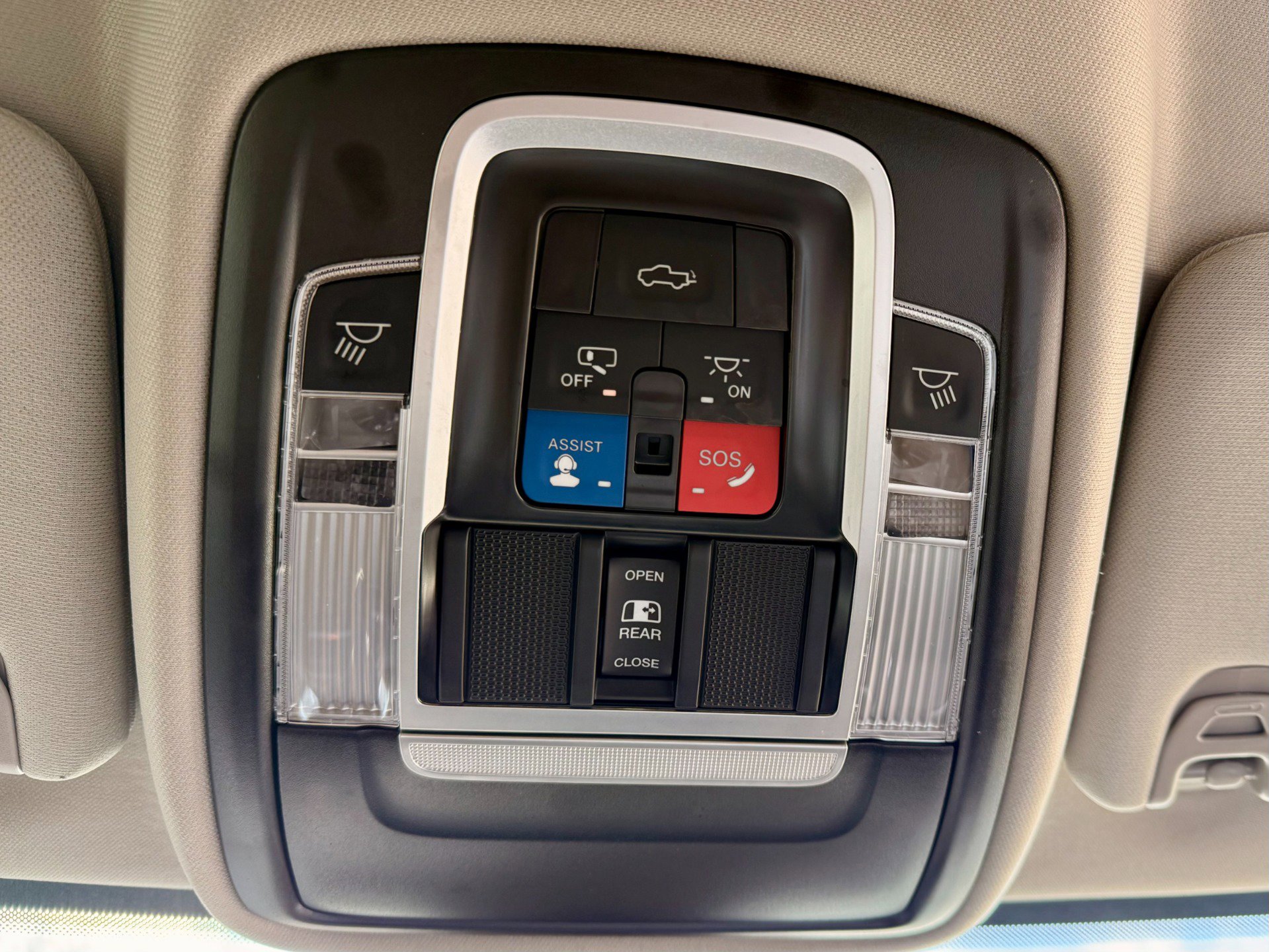 Used 2024 RAM 2500 Limited w/ Towing Technology Group AWD/4WD image 35