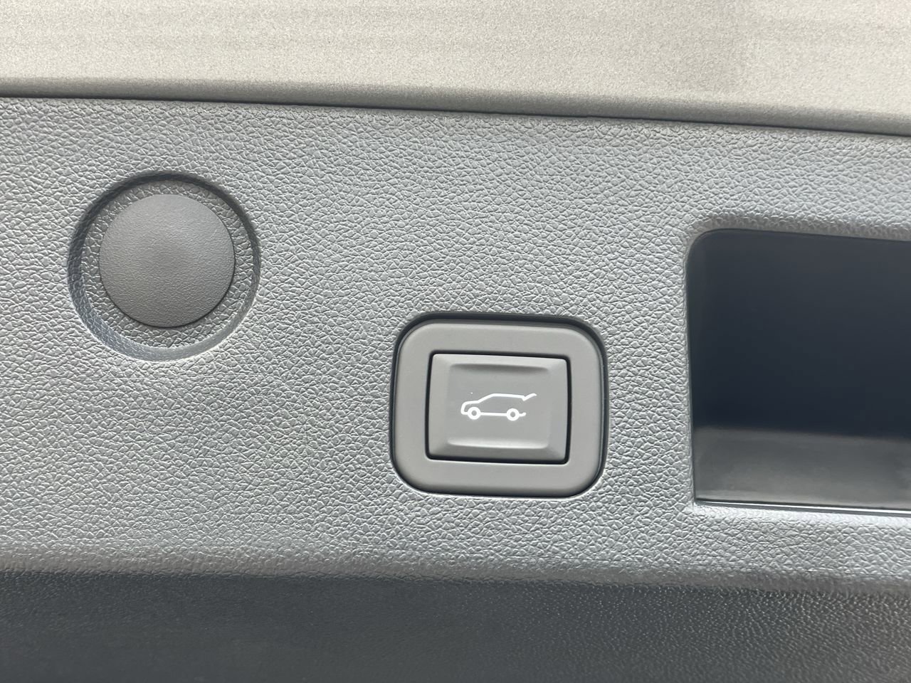 Used 2025 Chevrolet Equinox ACTIV w/ Convenience Package III AWD/4WD image 9