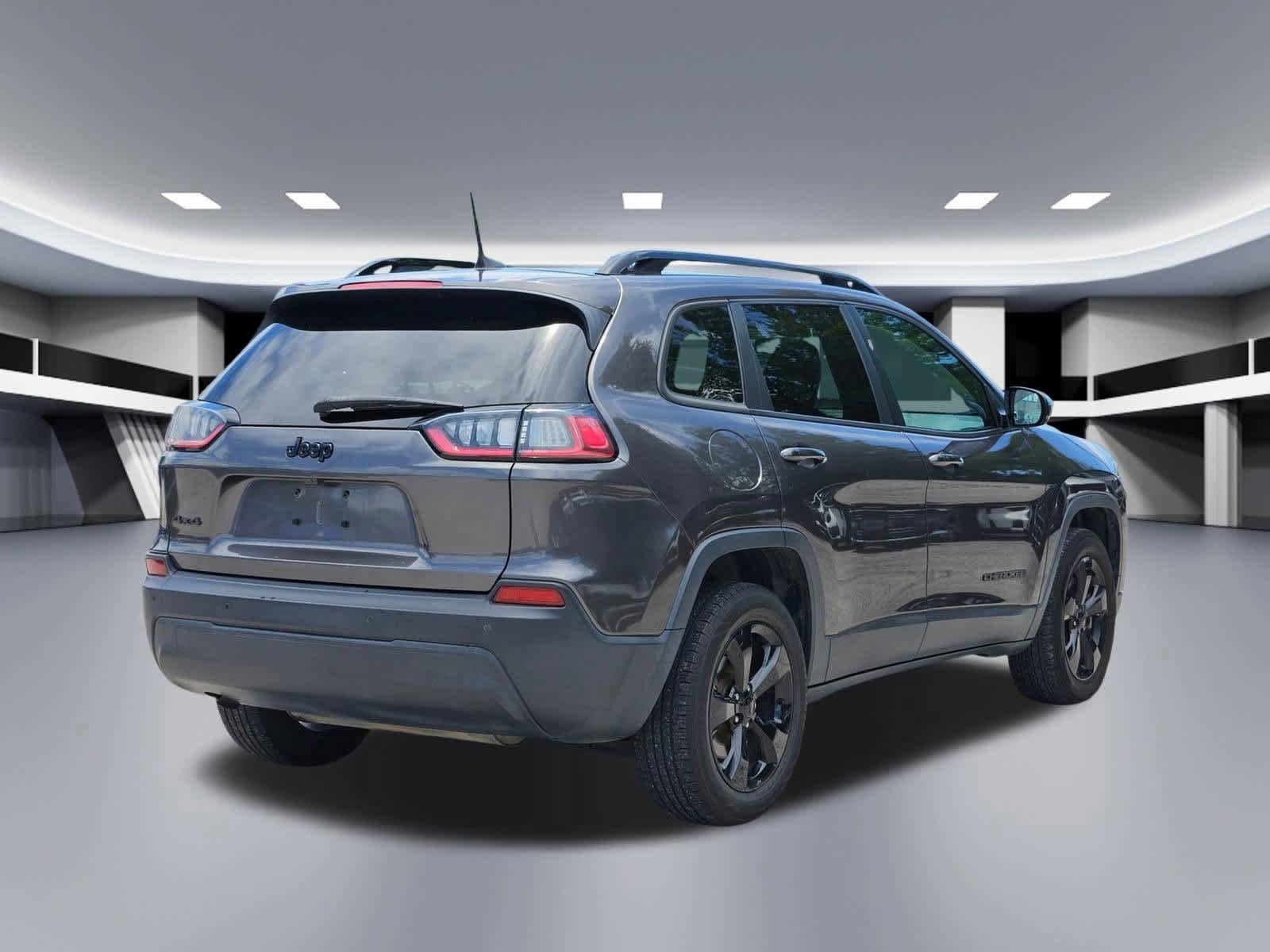 Used 2019 Jeep Cherokee Latitude Plus AWD/4WD image 6