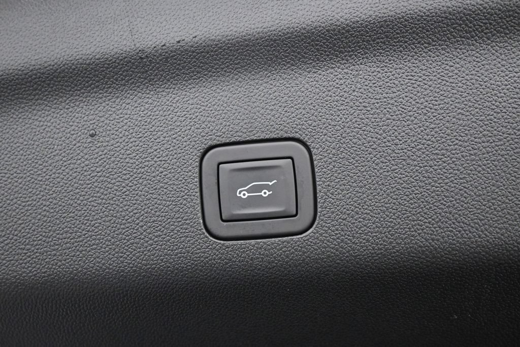 Used 2026 Chevrolet Tahoe Z71 w/ Comfort Package AWD/4WD image 42
