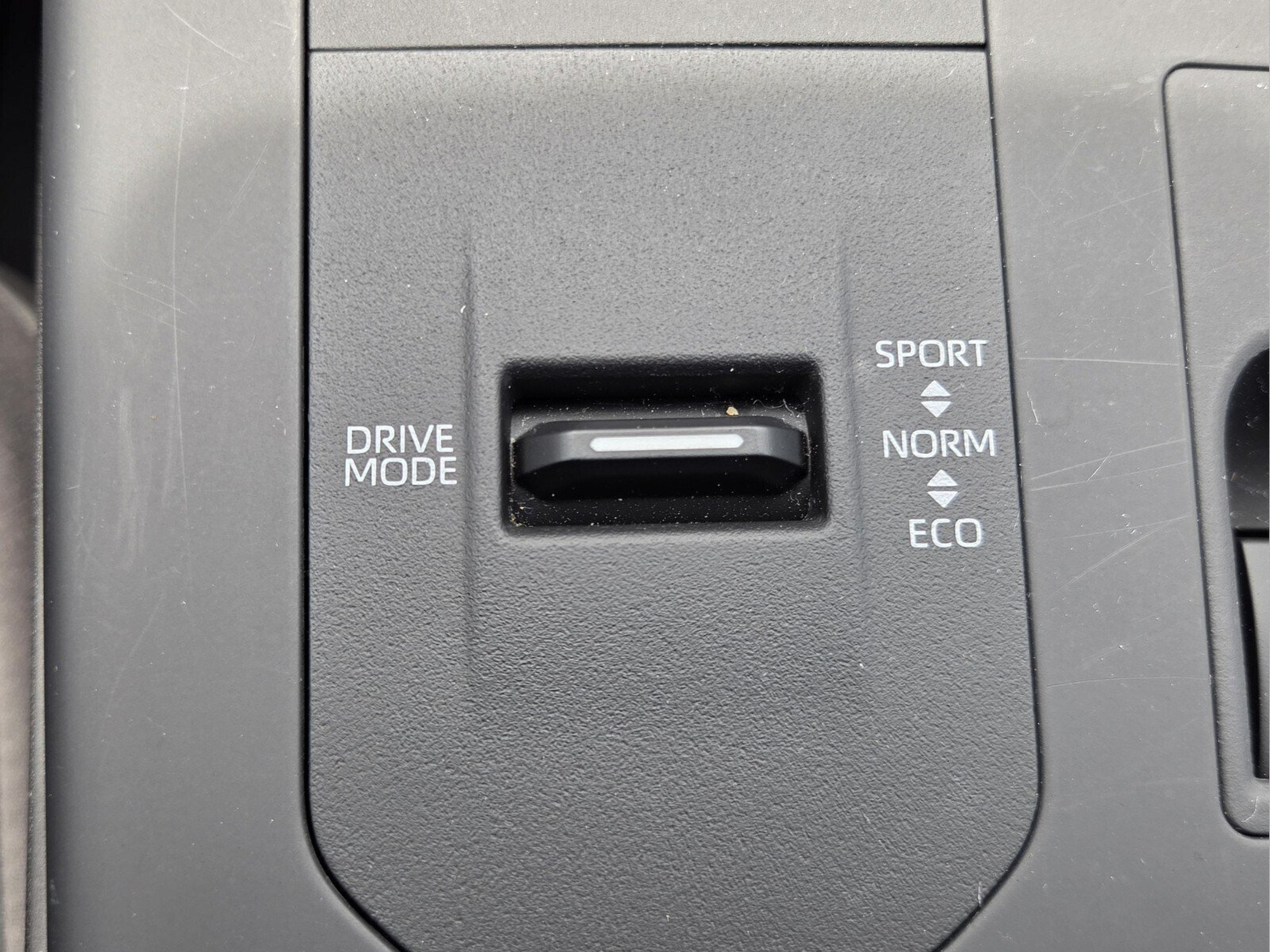 Used 2025 Toyota Highlander XLE FWD image 21