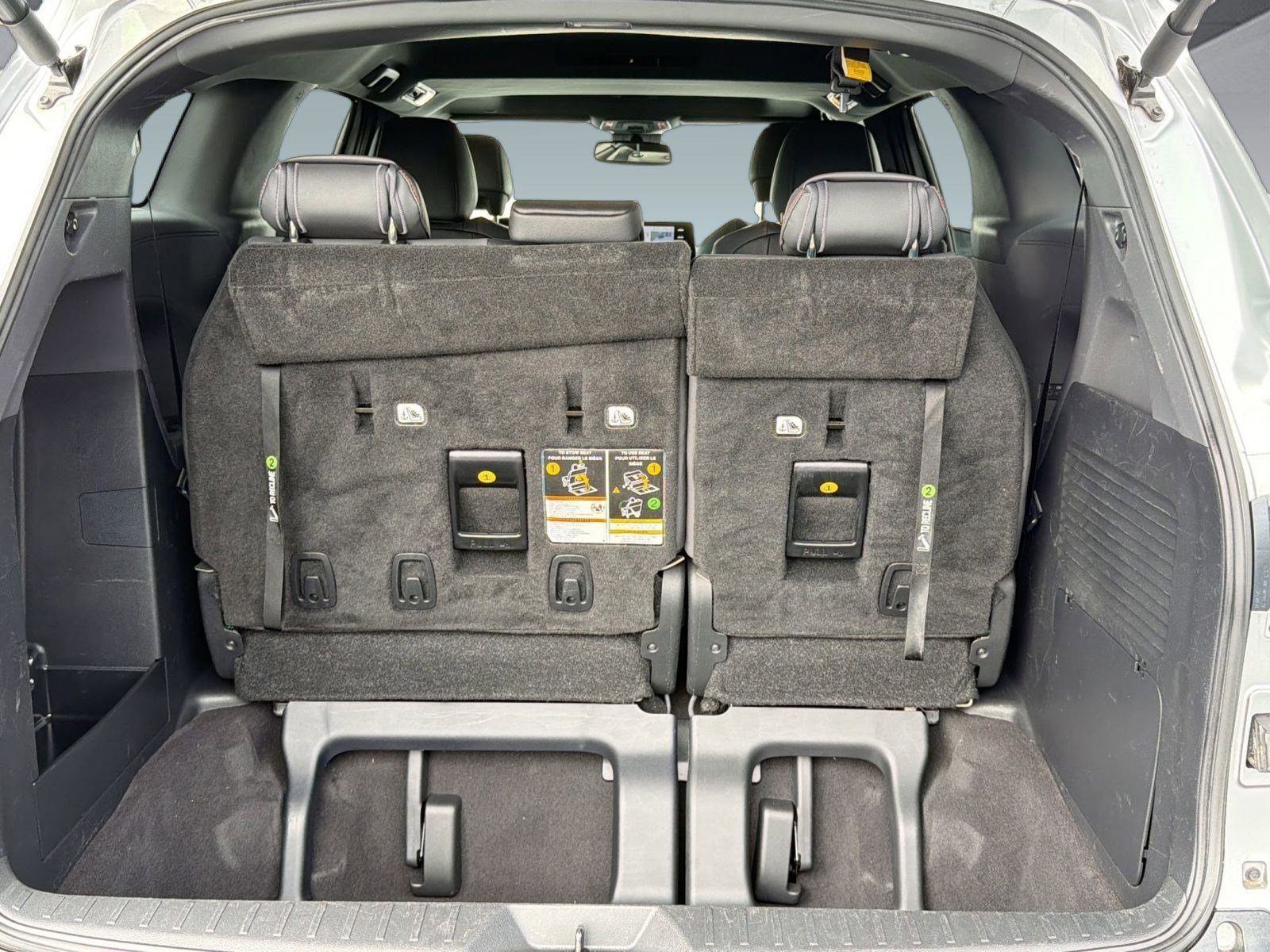 Used 2022 Toyota Sienna XSE FWD image 31
