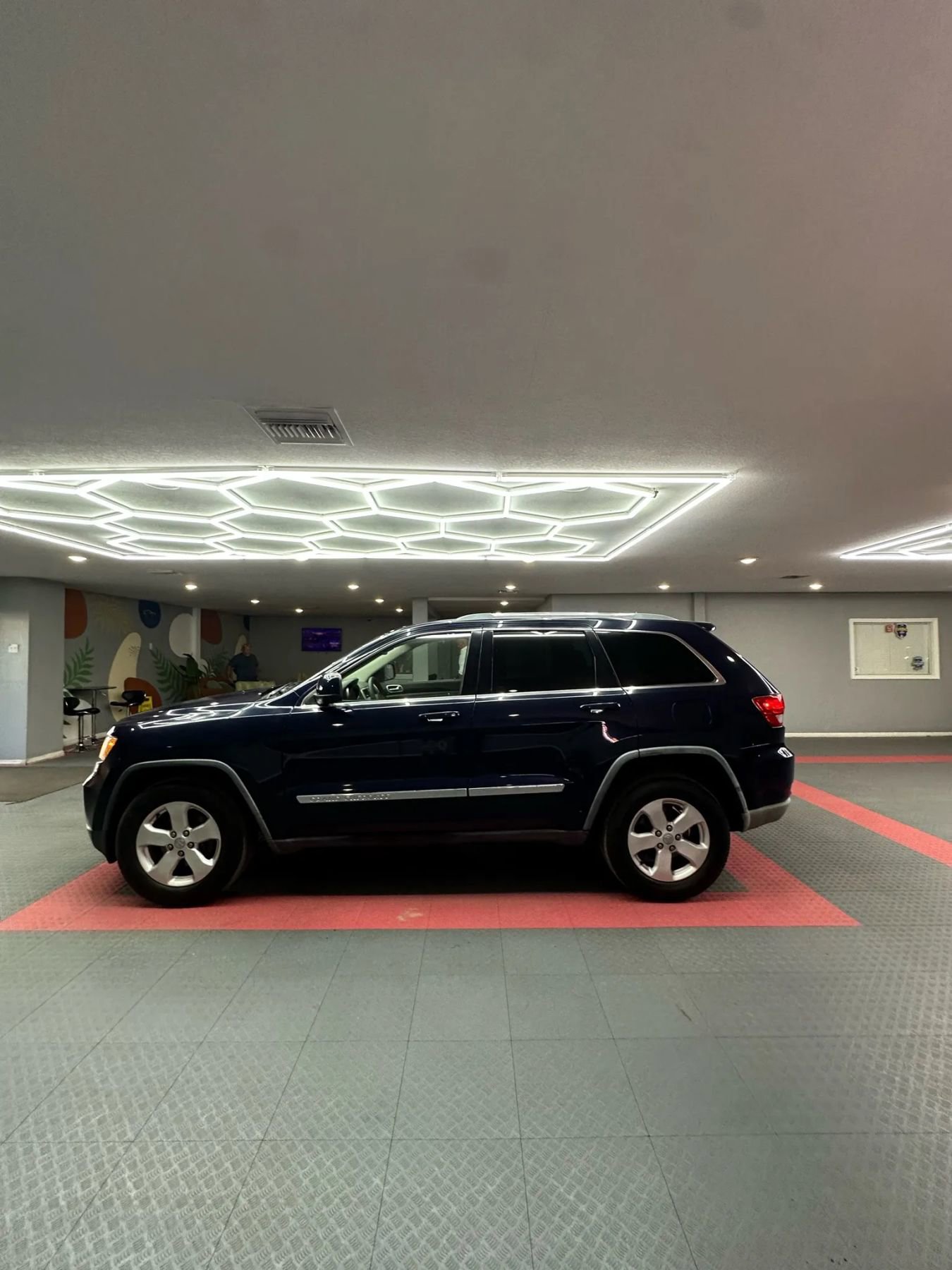 Used 2012 Jeep Grand Cherokee Laredo image 3