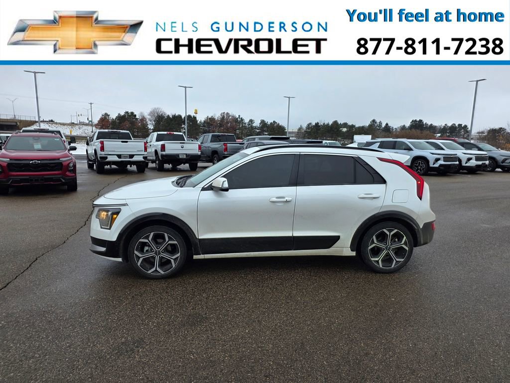 Used 2023 Kia Niro EX Touring image 3