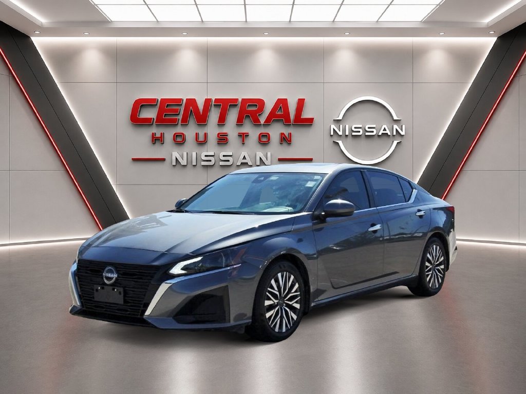 Used 2024 Nissan Altima 2.5 SV w/ SV Premium Package FWD image 3
