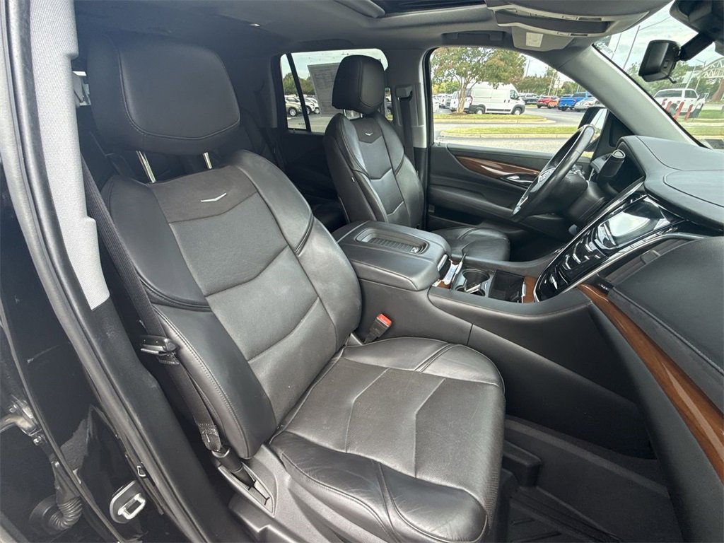 Certified 2020 Cadillac Escalade Luxury w/ Escalade Sport Edition image 28
