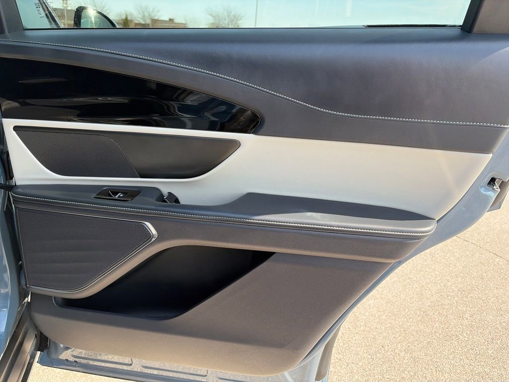 Used 2025 Lincoln Nautilus Premier AWD/4WD image 31