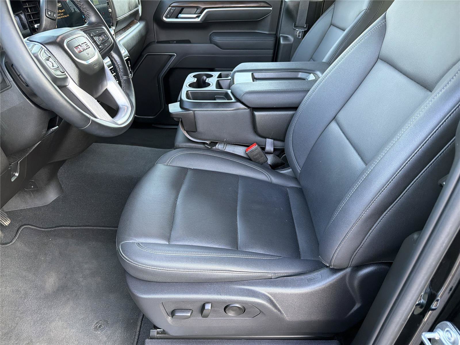 Used 2025 GMC Sierra 1500 SLT AWD/4WD image 8
