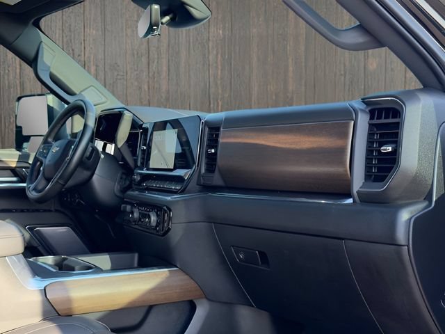 Used 2024 Chevrolet Silverado 2500 High Country w/ High Country Premium Package AWD/4WD image 16