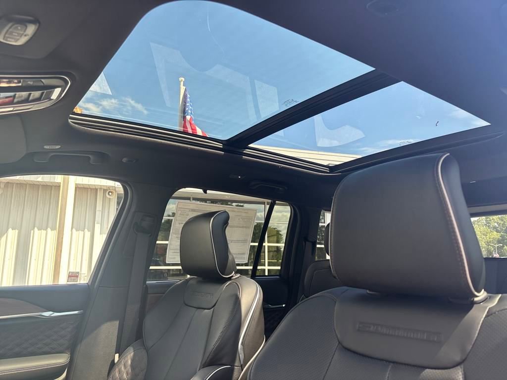 New 2025 Jeep Grand Cherokee Summit w/ Adv Protech Group IV image 24