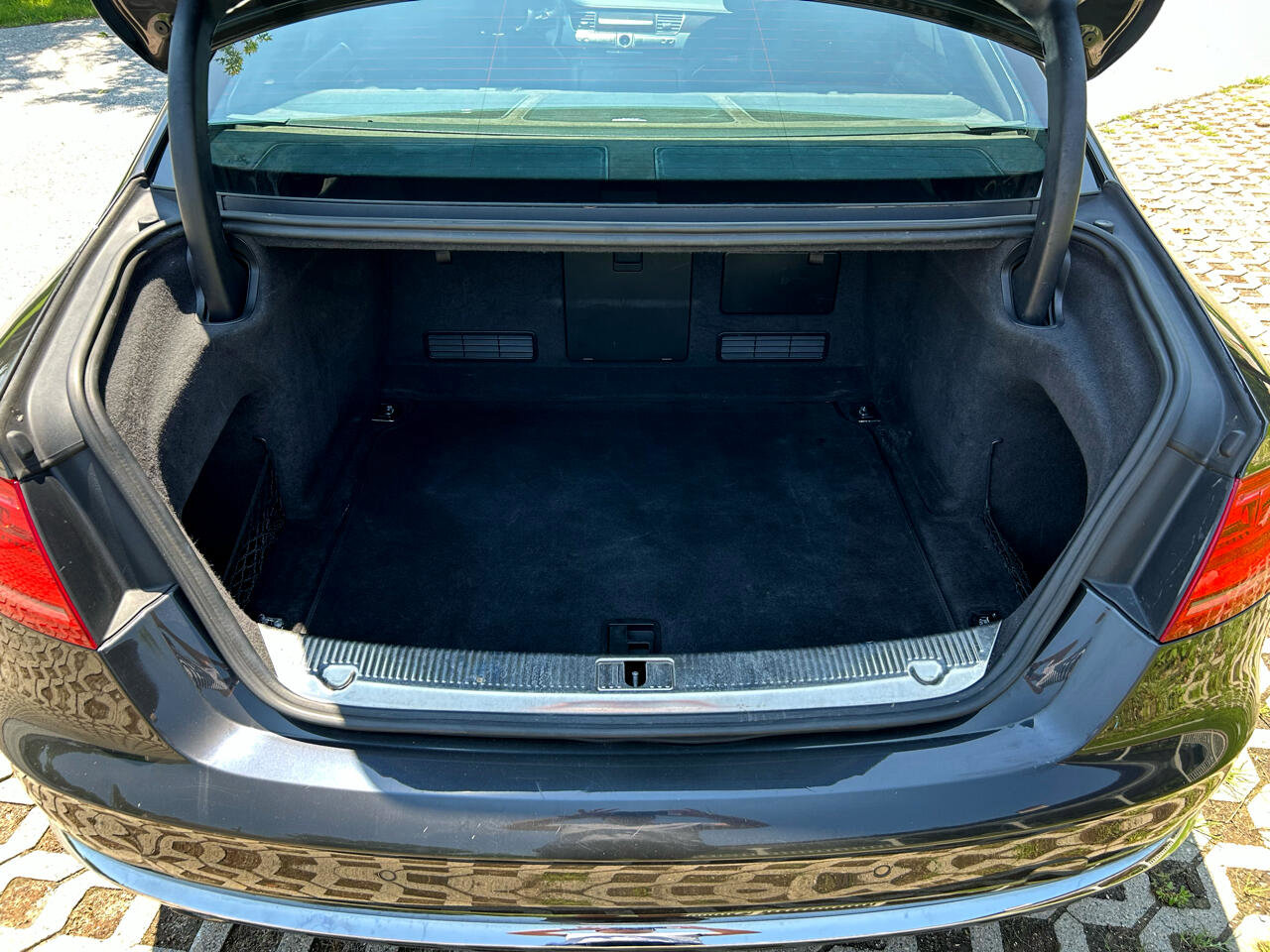 Used 2011 Audi A8 4.2 image 19