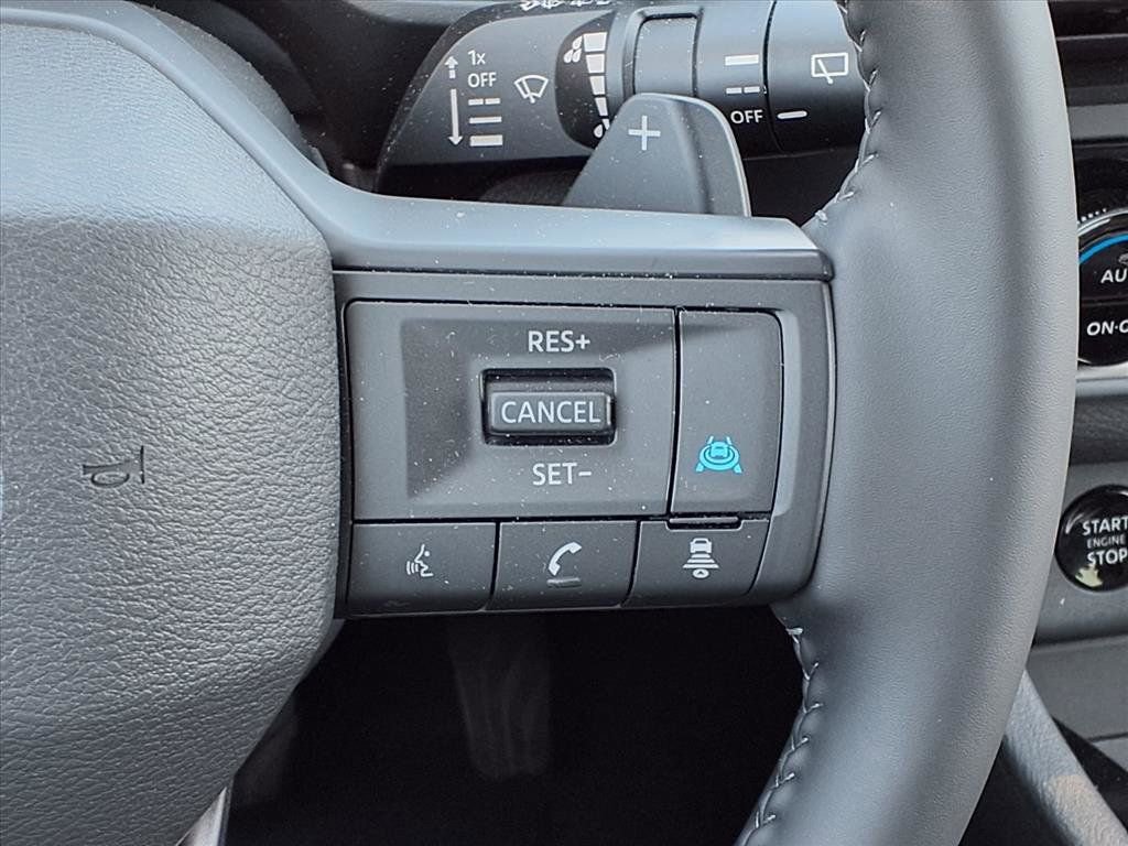 Used 2025 Nissan Rogue SV AWD/4WD image 19