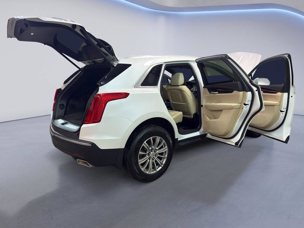 Used 2017 Cadillac XT5 Luxury w/ Driver Awareness Package AWD/4WD image 12