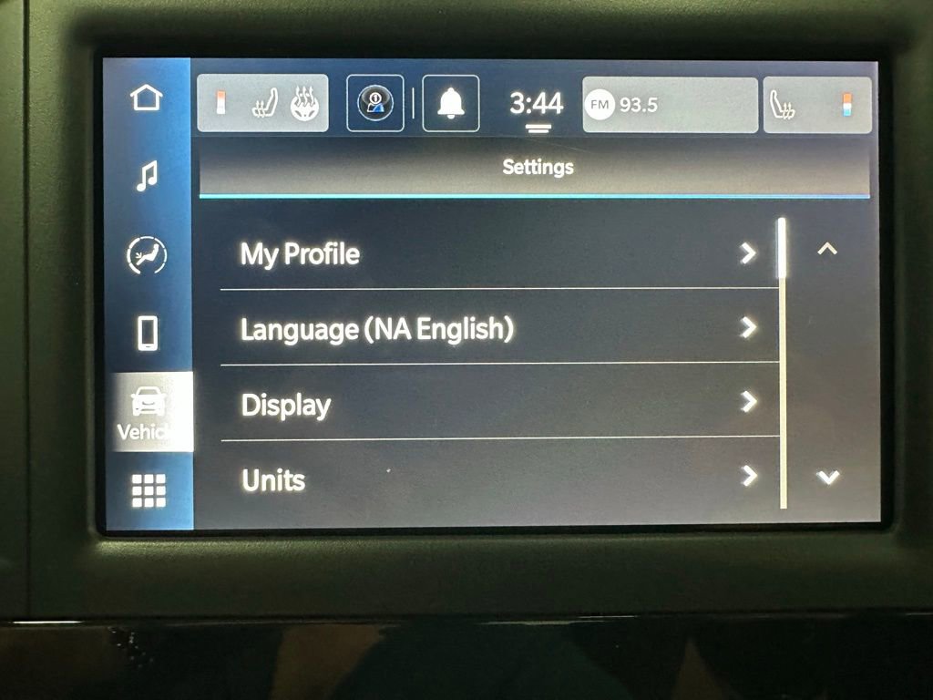 Used 2023 Chrysler Voyager LX image 30