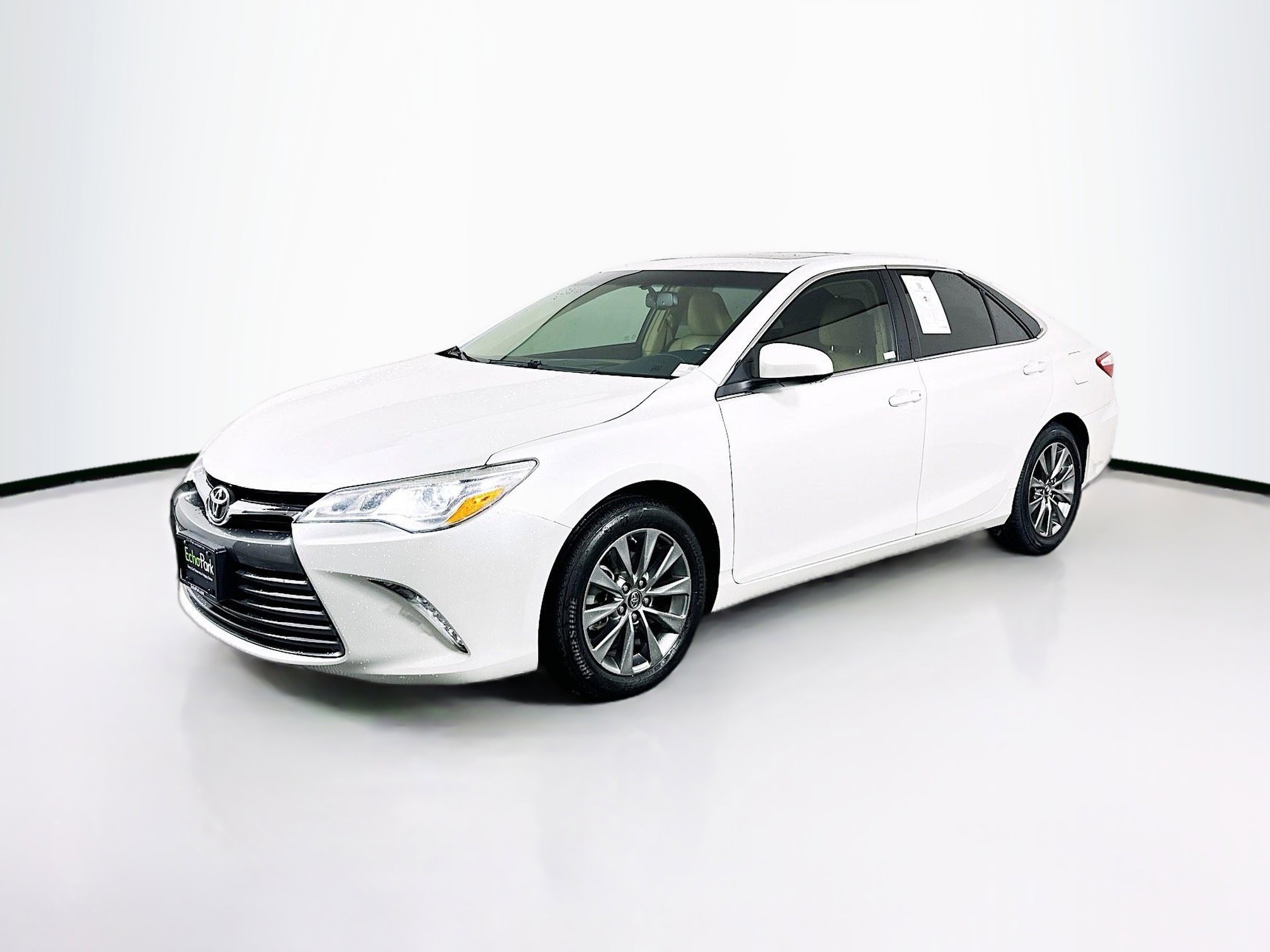 Used 2017 Toyota Camry XLE FWD image 3