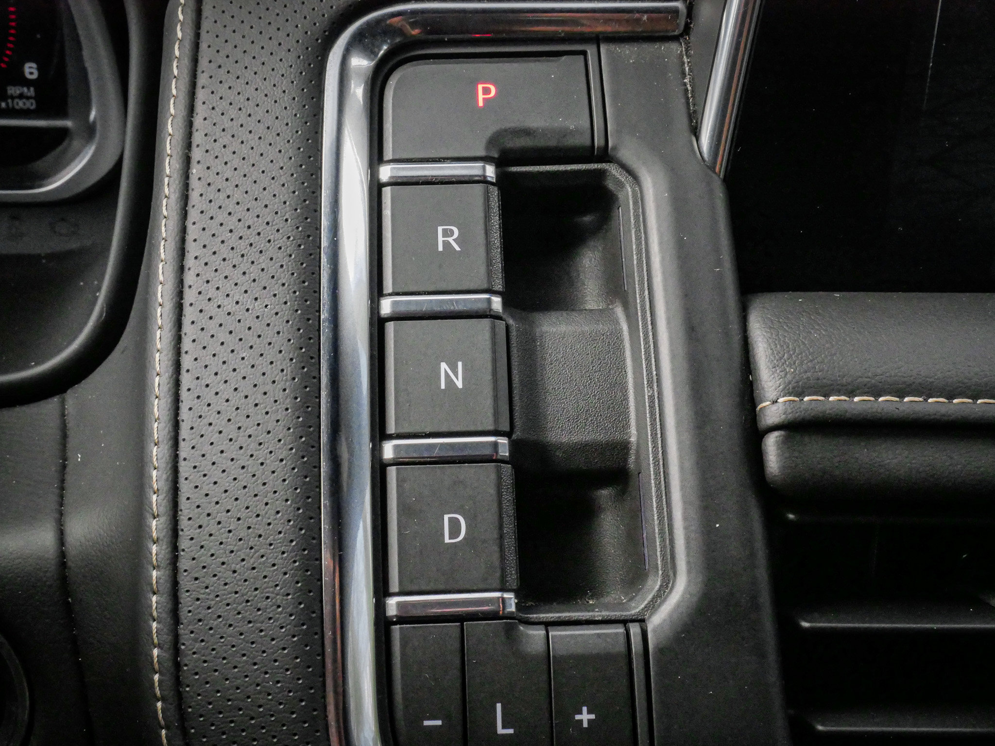 Used 2023 GMC Yukon XL SLT AWD/4WD image 26