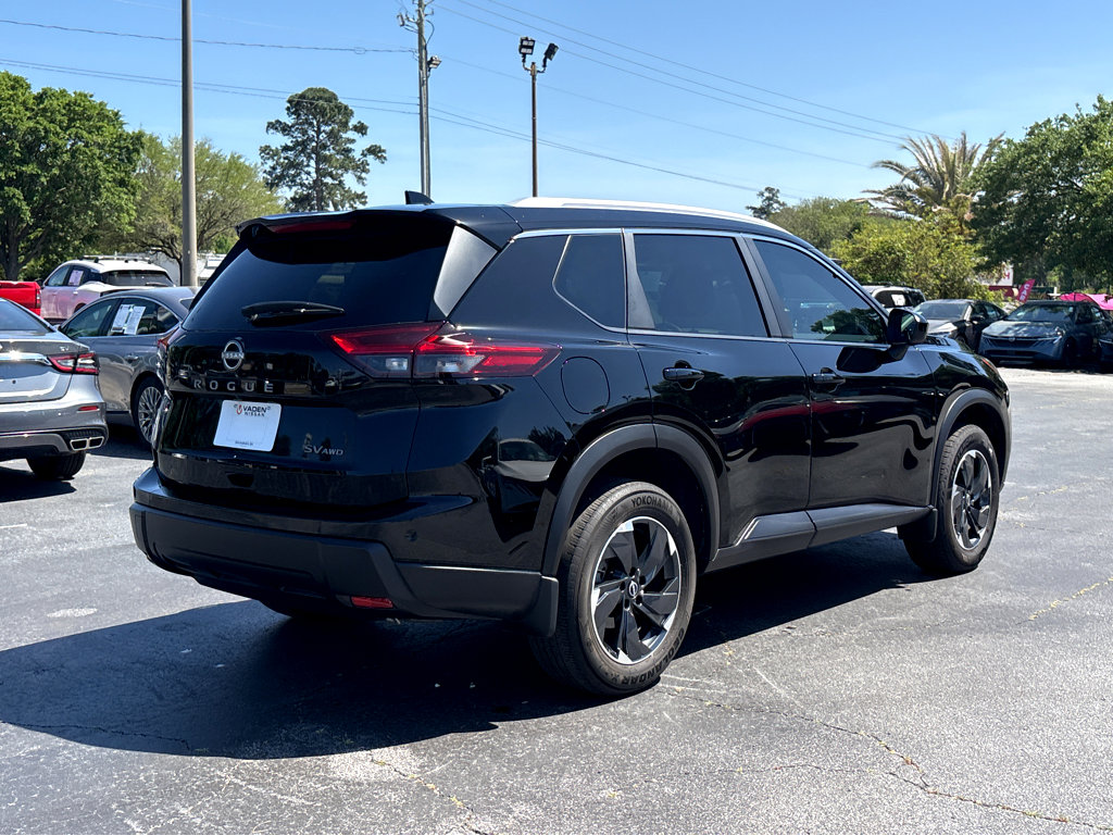 Used 2024 Nissan Rogue SV w/ SV Premium Package image 32