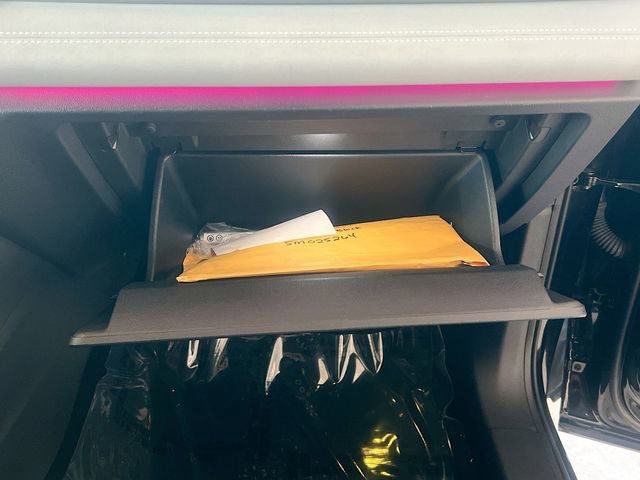 Used 2025 Volkswagen Tiguan SE R-Line image 31