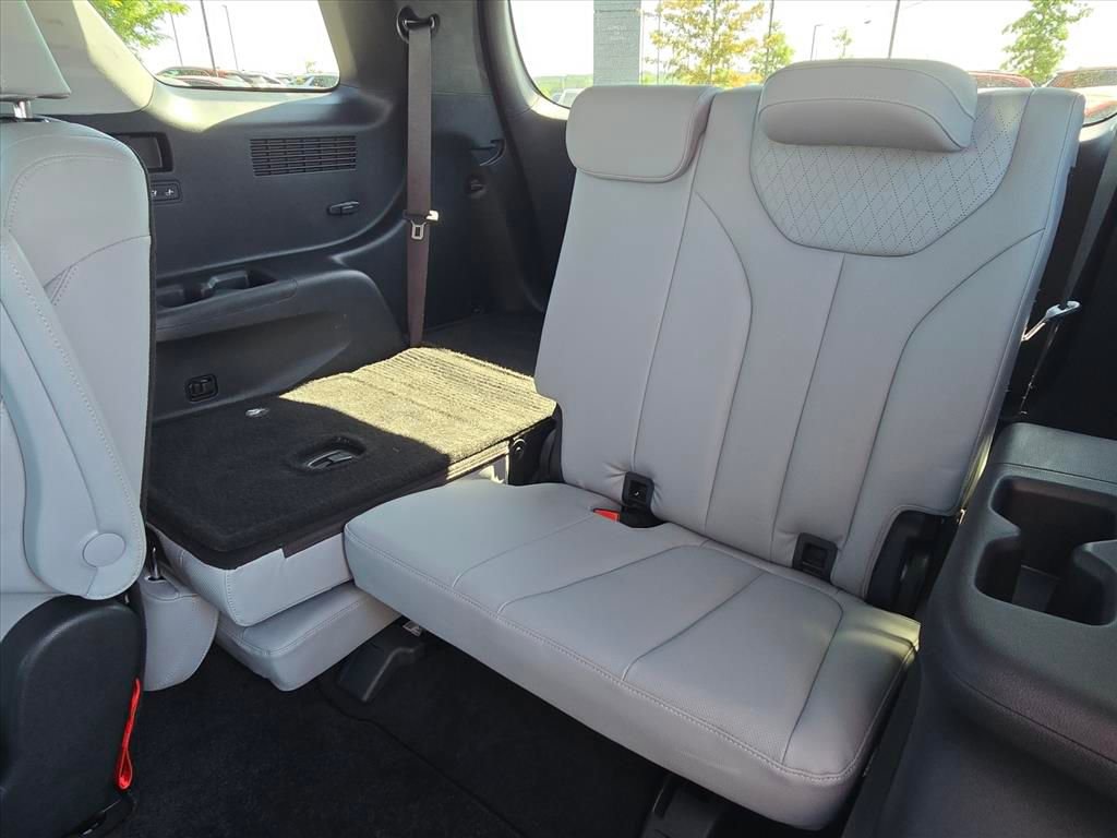 Used 2022 Hyundai Palisade SEL w/ Premium Package FWD image 15