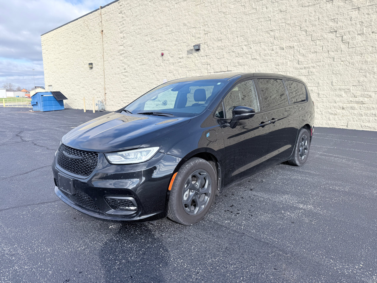 Used 2022 Chrysler Pacifica Touring-L w/ Uconnect Theater Family Group