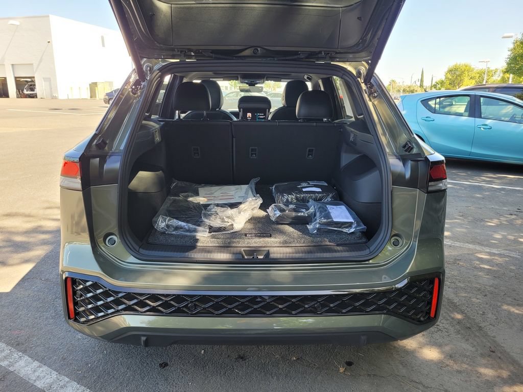 New 2026 Volkswagen Tiguan SE R-Line FWD image 27