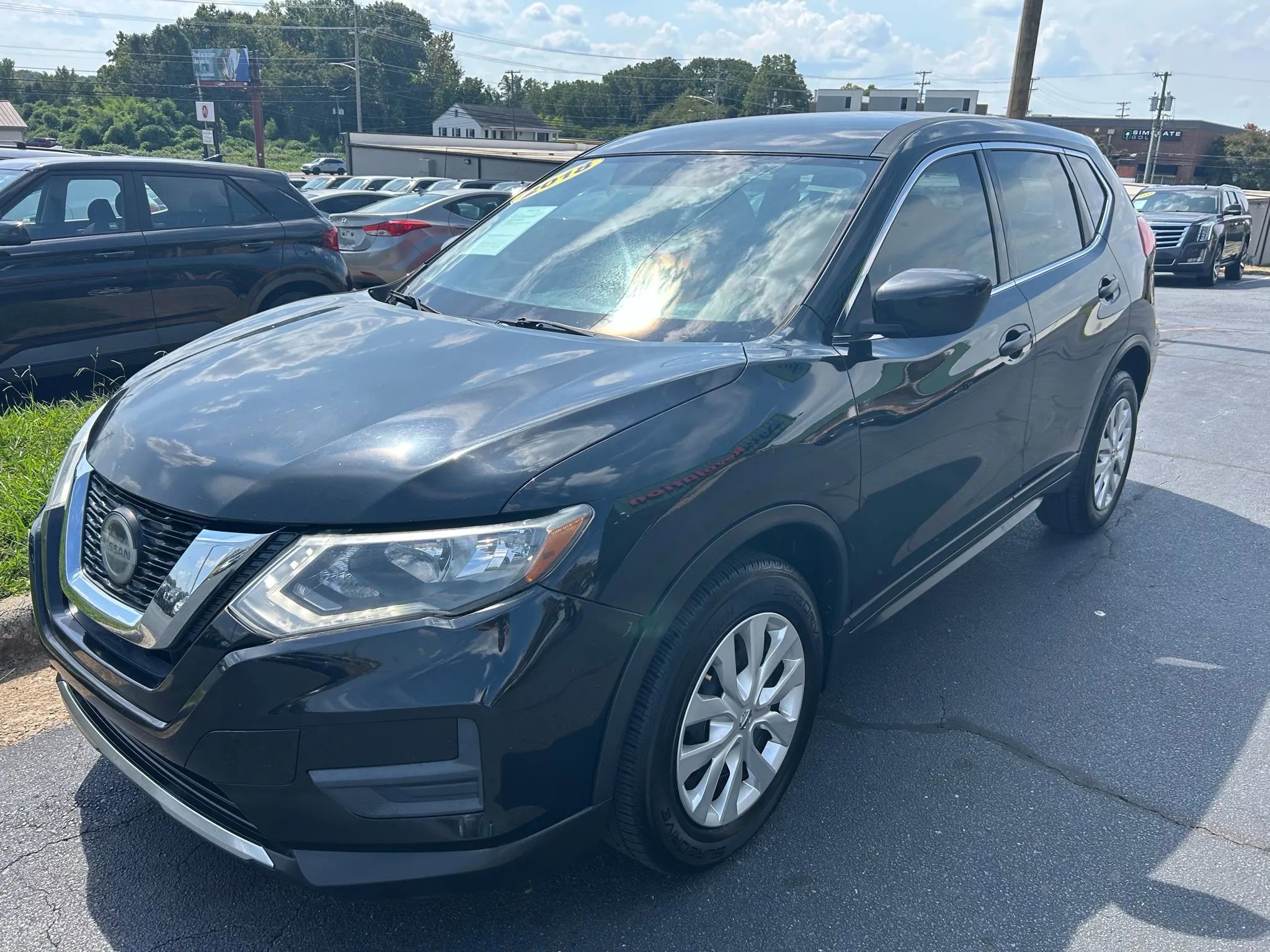 Used 2018 Nissan Rogue S image 3