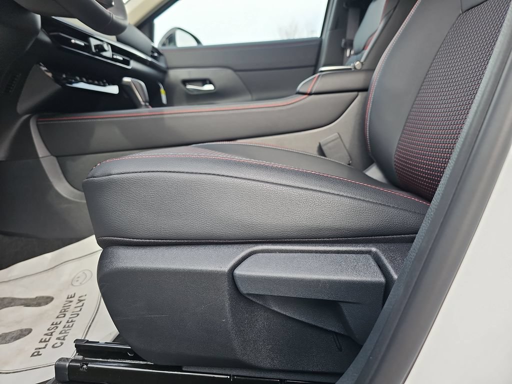 New 2026 Nissan Kicks SR w/ SR Premium Package FWD image 31