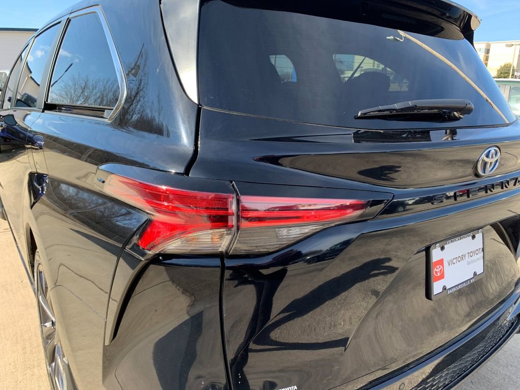 Used 2024 Toyota Sienna XSE w/ XSE Plus Package image 37